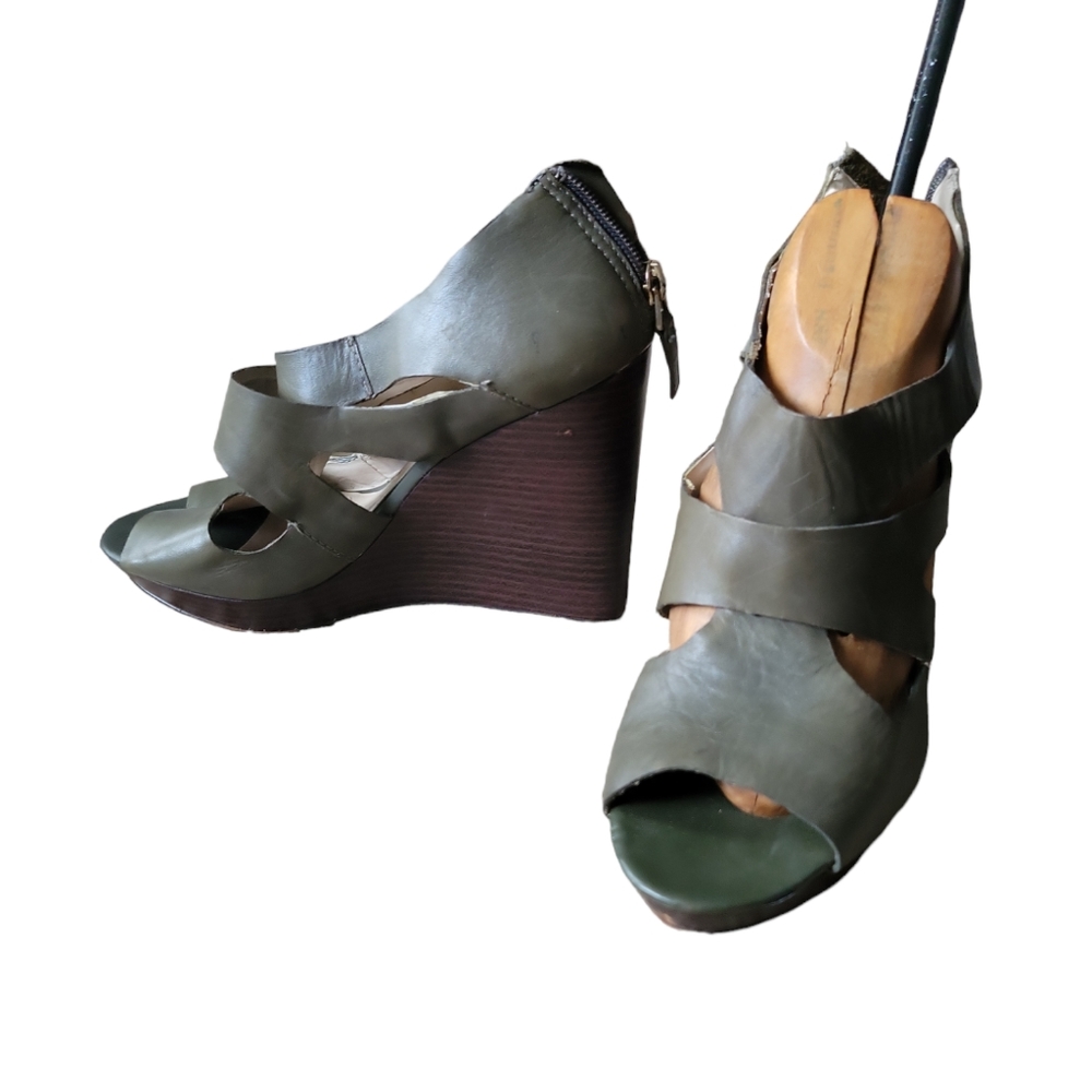 MRKT Cleo 7 olive green 3" wedge